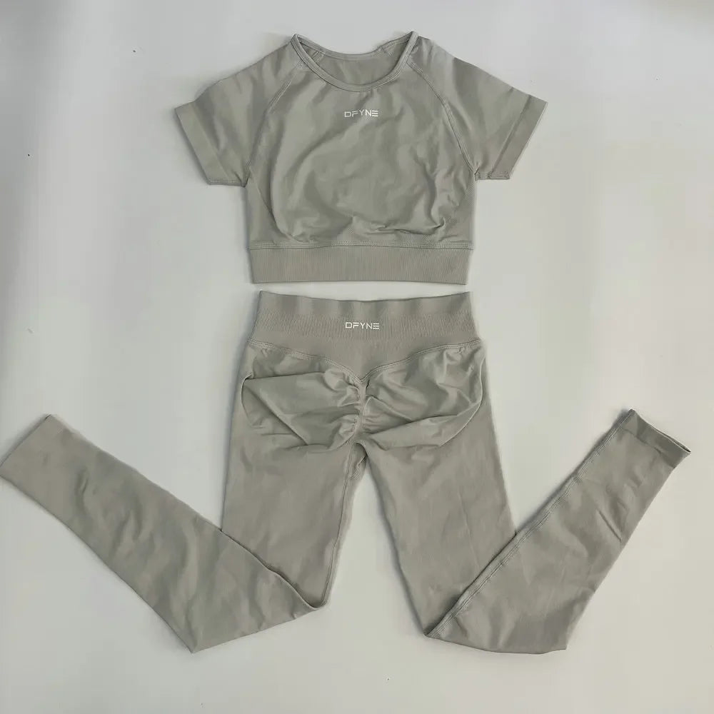 2-Piece Yoga Outfit Fitness Apparel Set for Women